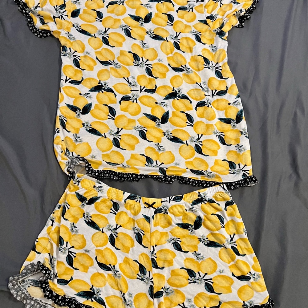 Lemon Print Pajama Set Women’s small